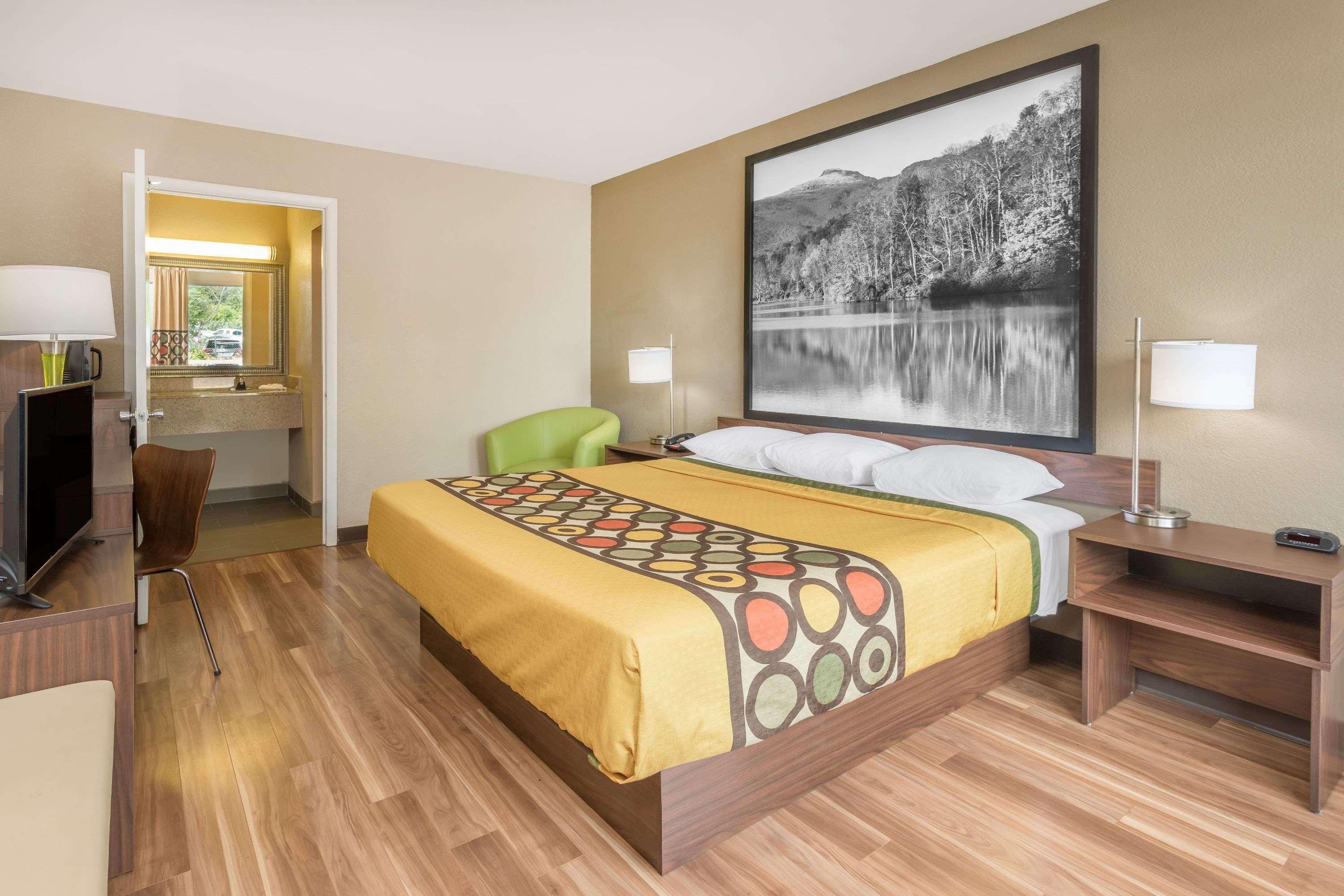 Super 8 By Wyndham Asheville Airport Fletcher Exterior photo