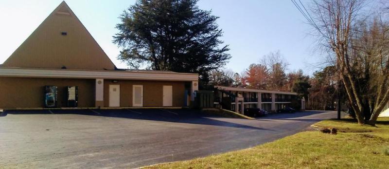 Super 8 By Wyndham Asheville Airport Fletcher Exterior photo