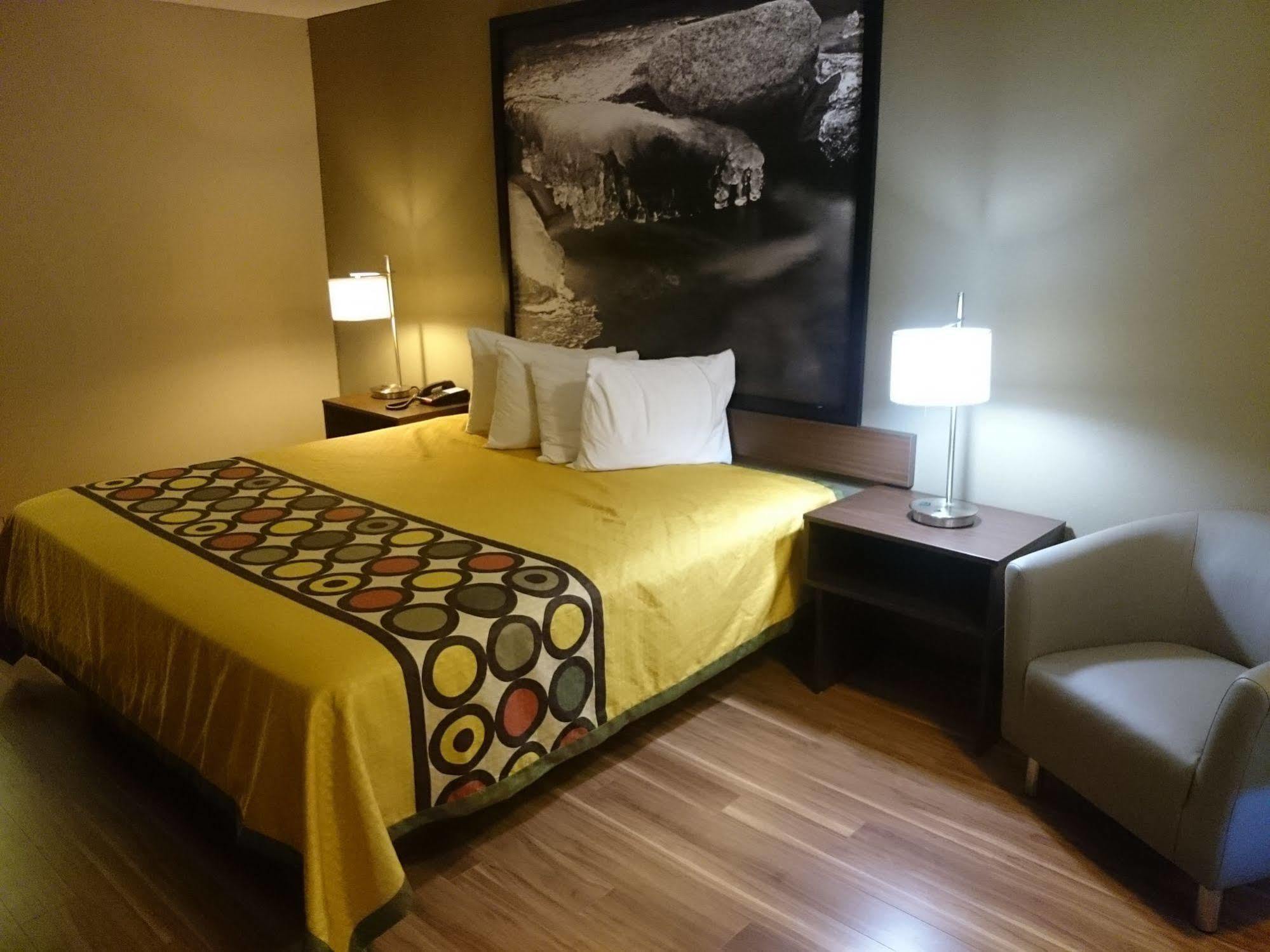 Super 8 By Wyndham Asheville Airport Fletcher Exterior photo